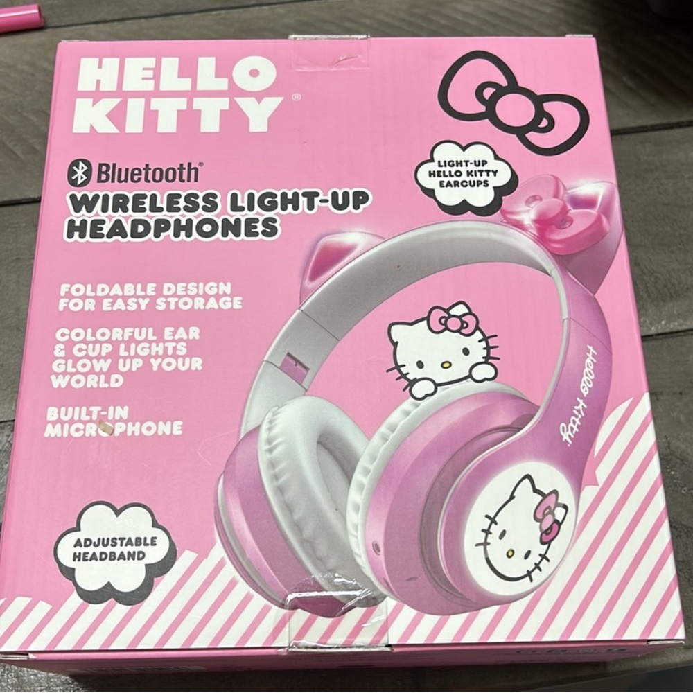 Hello kitty headphones